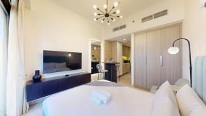 Vacationer Holiday Homes I Peaceful Studio l Modern Gym & Pool Facilities l Close to Downtown Dubai