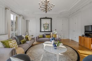 The Parisian Beauty - Ultra Luxury