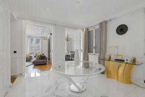 The Parisian Beauty - Ultra Luxury