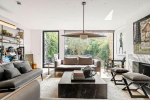 Ultra Luxury Chelsea Home Large Garden