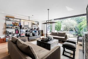 Ultra Luxury Chelsea Home Large Garden