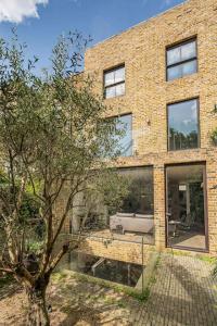 Ultra Luxury Chelsea Home Large Garden