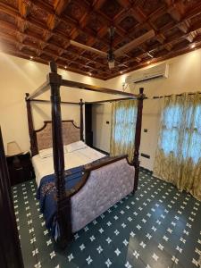 Thampurans lakefront properties