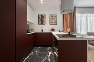 Ace of Hearts 1 BR APARTMENT,Parking, Fast wi-fi in One Cotroceni