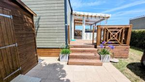 Appartements Cozy mobile home with great comfort - Camping La Sirene : photos des chambres