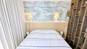 Appartements Cozy mobile home with great comfort - Camping La Sirene : photos des chambres