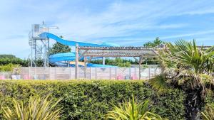 Appartements Cozy mobile home with great comfort - Camping La Sirene : photos des chambres