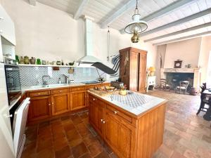 Maisons de vacances La Maison de la Glycine - Situee en plein coeur de ville : photos des chambres