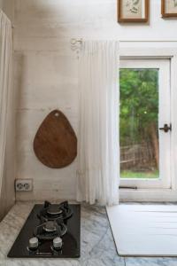 Charming Rustic Escape with Breathtaking Sea Views