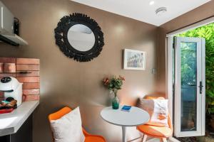 Tiny House with private Parking & Patio - central Brighton