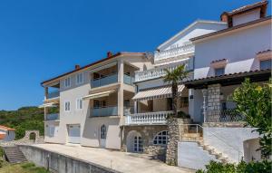 Nice Apartment In Kampor With Wifi 