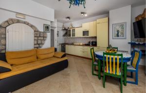 Nice Apartment In Kampor With Wifi 