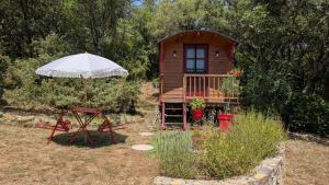 Maisons de vacances Roulotte romantique avec piscine en Cevennes : photos des chambres