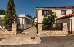 Stunning Home In Karlobag With Wifi