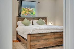 Longmont 2BD Comfort | Outdoor dining + Parking