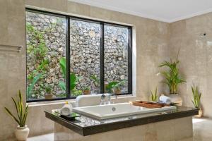 Oceanview 3BR Villa with Private Pool & Serenity