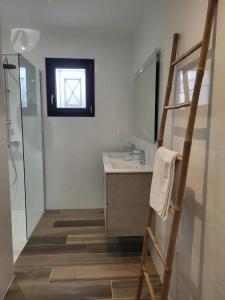 Villas Villa neuve calme - piscine privee - vue sur les vignes : photos des chambres