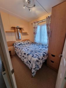 Thornwick bay Velvet Vale 80