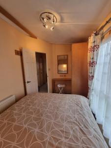 Thornwick bay Velvet Vale 80