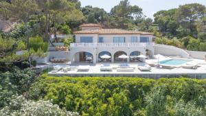 JAMES FCD75 - super exclusive seafront luxury villa in les Parcs de Saint Tropez