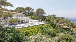 JAMES FCD75 - super exclusive seafront luxury villa in les Parcs de Saint Tropez