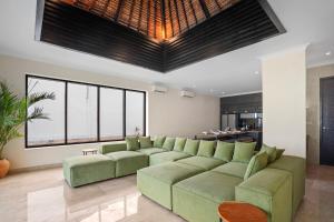 Lux 3BR Villa with Ocean Views, Pool & Full Kitchen