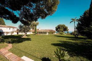 7,000 sqm Luxurious Villa with Panoramic Sea Views Multiple Gardens & Two Pools