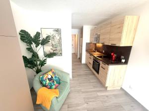 Studio 4pers La Grande Motte Ponant, Vue exceptionnelle lac, double terrasse, Parking, base nautique, golf & plage à pied, draps & serviettes fournis - 2ème étage sans ascenceur