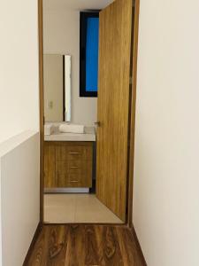 Linda habitación con baño privado