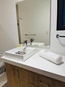 Linda habitación con baño privado