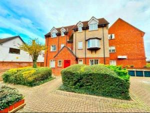 The Serenity Nook - 2 bed flat in the heart of Shefford with parking