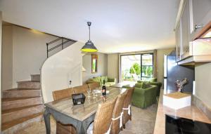 Maisons de vacances Nice Home In Saint-Laurent-De-La-Cabrerisse : photos des chambres