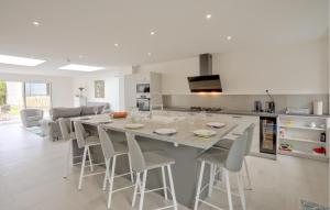 Maisons de vacances Amazing Home In Creances With Wifi : photos des chambres