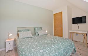Maisons de vacances Amazing Home In Creances With Wifi : photos des chambres