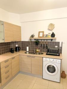 Sunny Pyla Escape with Pool, Tennis & Fast Wi-Fi