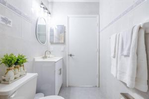 Prime Miami Retreat | Sleeps 12 | Parking, BBQ!