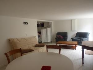 Appartements Logement 30m de la mer! : photos des chambres