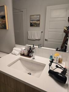 New 3-Bedroom Home Near YEG Airport With Parking