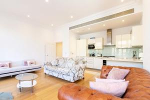 3 Bedrooms Luxurious Apartment in Knightsbridge Harrods 5 minutes