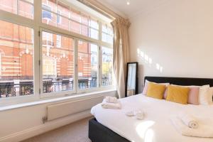 3 Bedrooms Luxurious Apartment in Knightsbridge Harrods 5 minutes