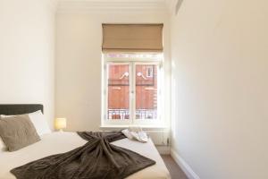 3 Bedrooms Luxurious Apartment in Knightsbridge Harrods 5 minutes