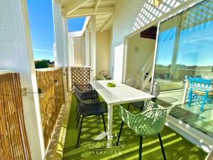 Vue Mer et Piscine, avec Balcon - 1 min de la plage