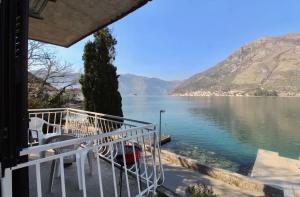 1bd Waterfront Apt w Perast Views