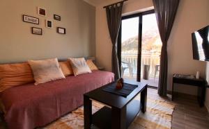 1bd Waterfront Apt w Perast Views