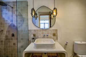 Cozy 1 Bedroom Apartment in Nelayan with Pool Access