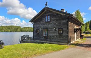Lovely Home In Gränna With Lake View