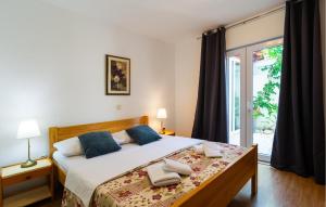 Amazing Apartment In Bol With Wifi