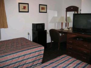 Double Room with Two Double Beds - Non-Smoking room in Martin House Motel Brookfield