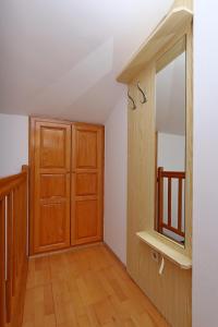 Apartments by the sea Punat, Krk - 5328