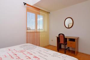 Apartments by the sea Punat, Krk - 5328